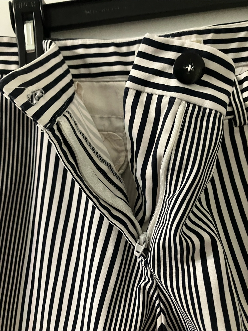 MICHAEL KORS Striped Capri Pants Size: 12 - Picture 3 of 5